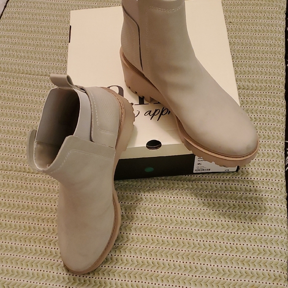 a.n.a Cream Ankle Booties with Elastic‎ Panels - Picture 6 of 10